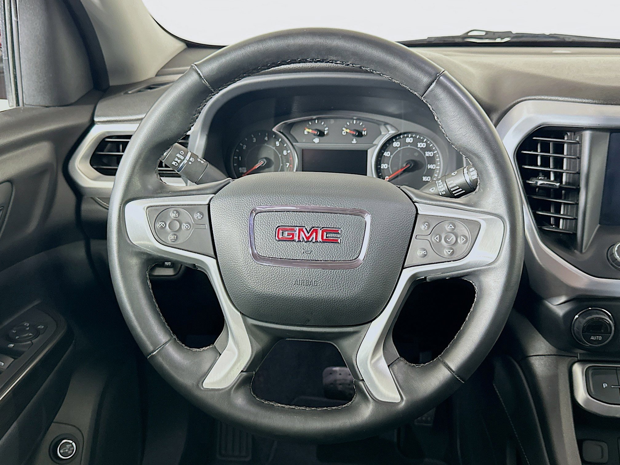 Used 2023 GMC Acadia SLT image 18
