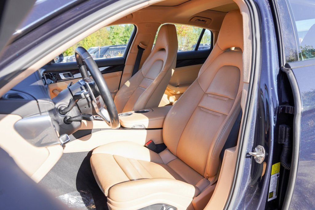 Used 2018 Porsche Panamera 4 image 13