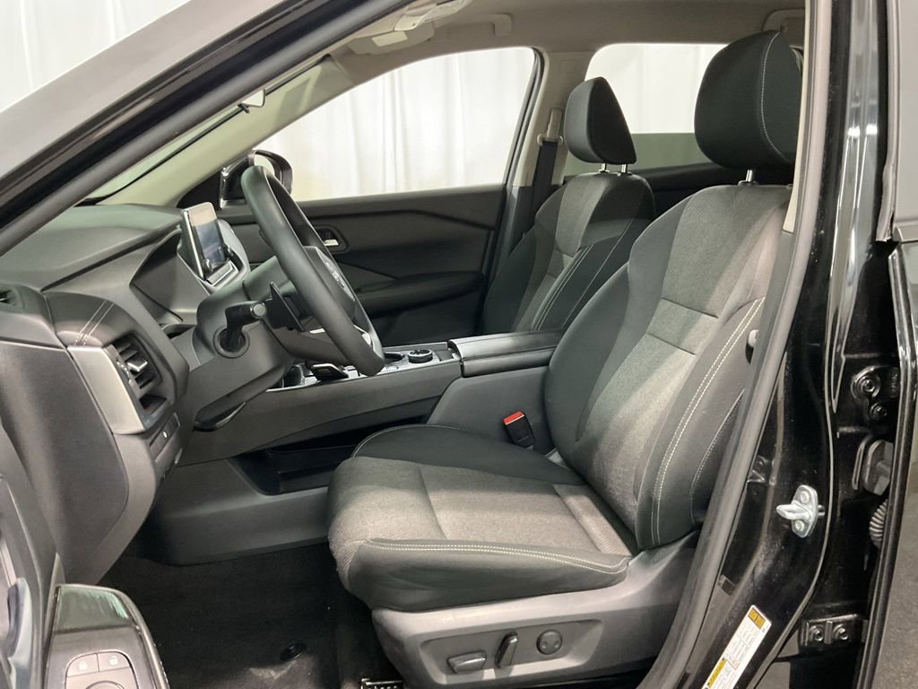 Used 2024 Nissan Rogue SV AWD/4WD image 19