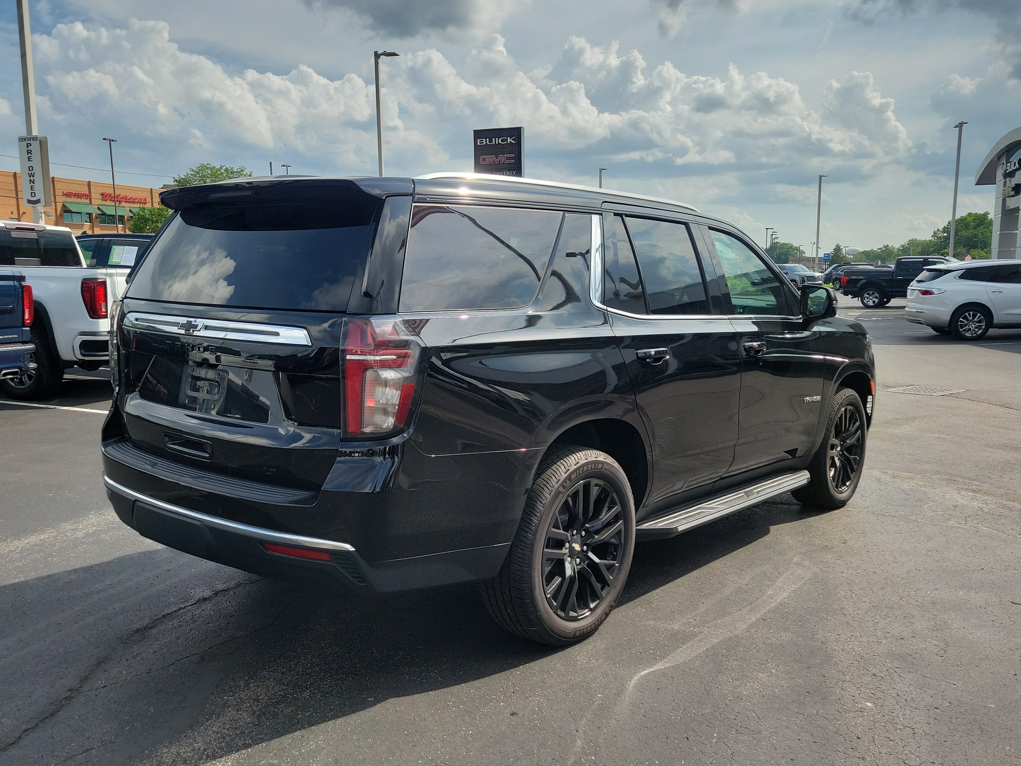 Used 2022 Chevrolet Tahoe LT w/ LT Signature Plus Package AWD/4WD image 4
