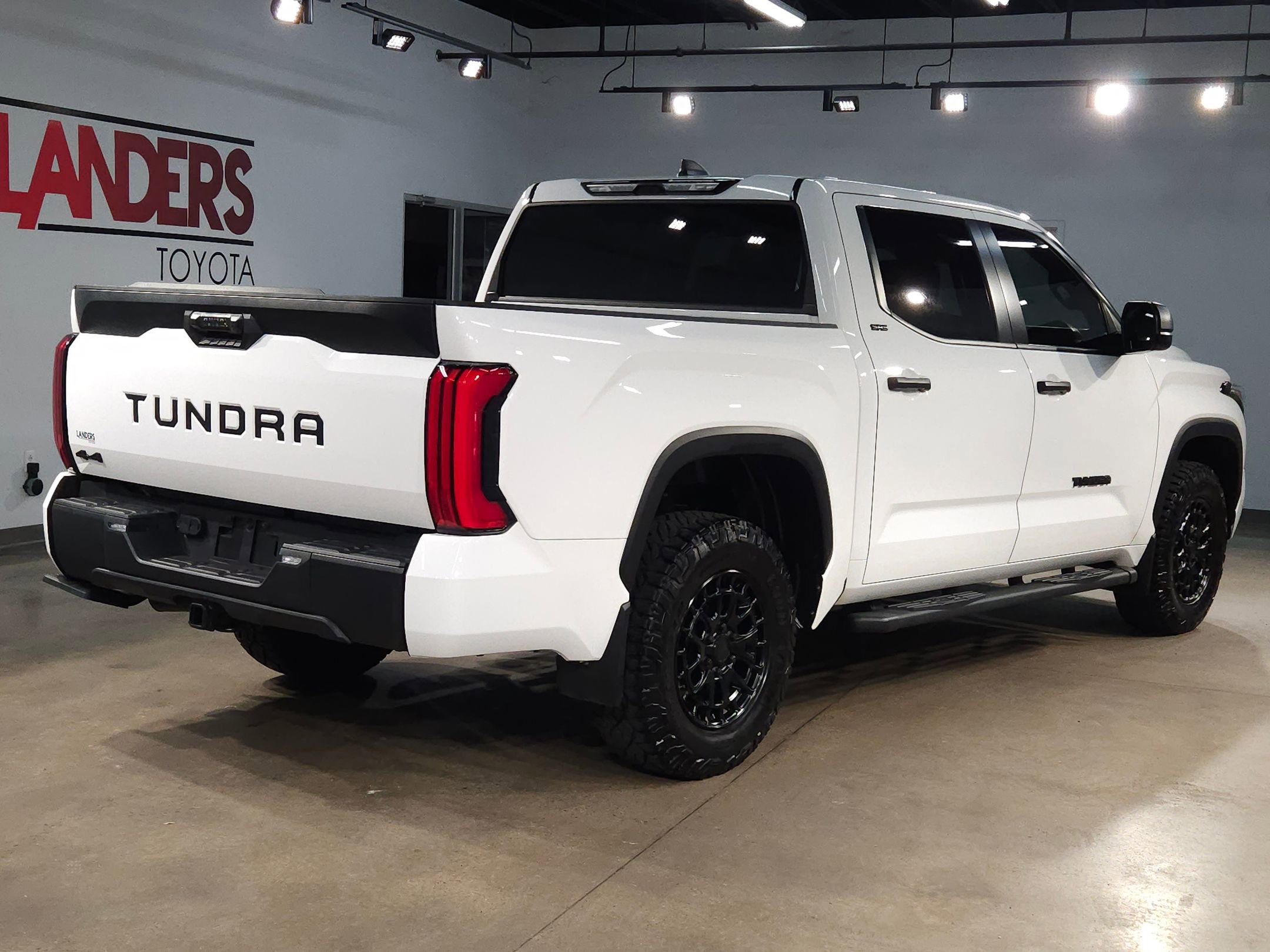 Used 2025 Toyota Tundra SR5 AWD/4WD image 7