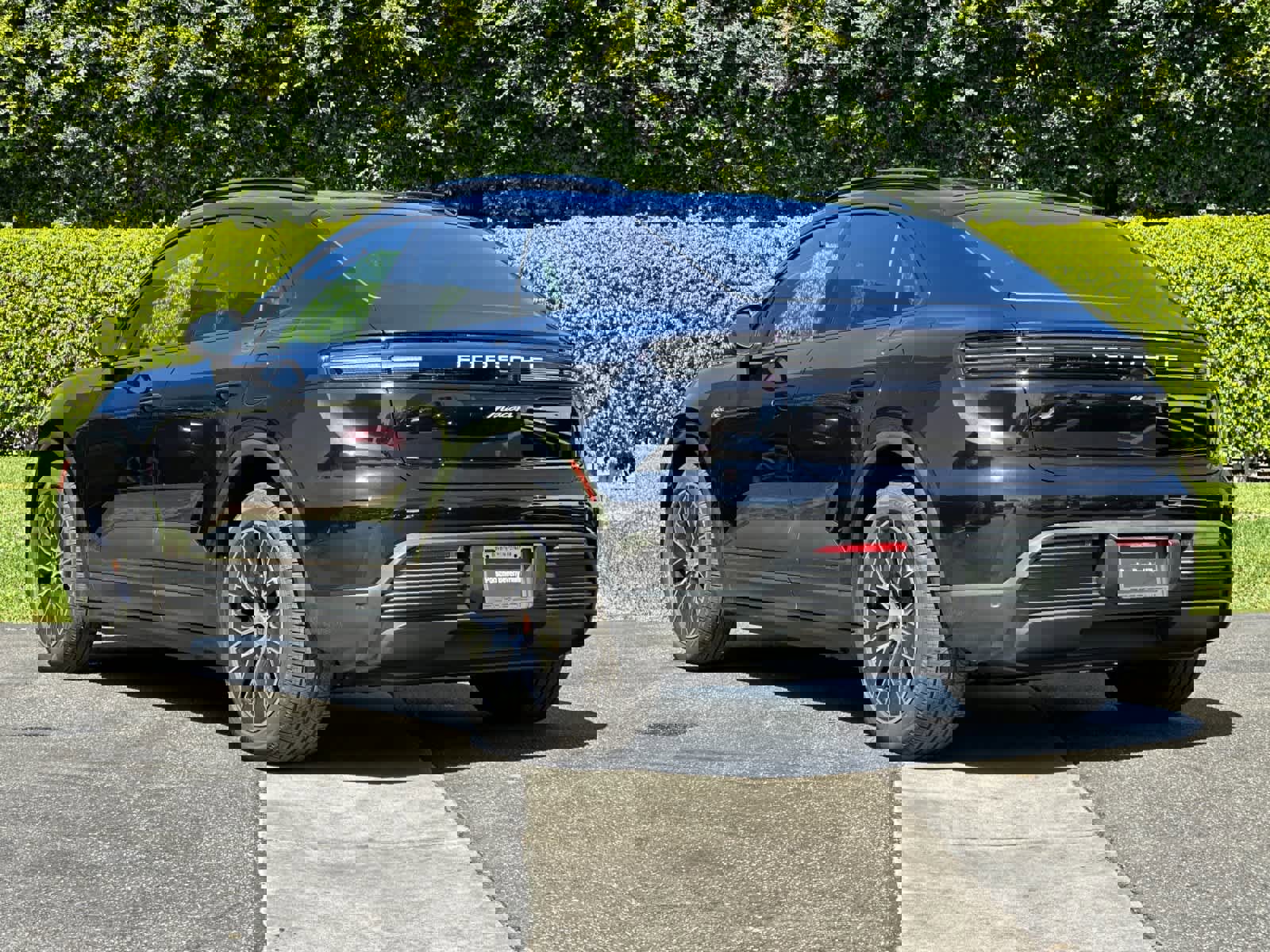 New 2026 Porsche Macan Electric RWD image 3