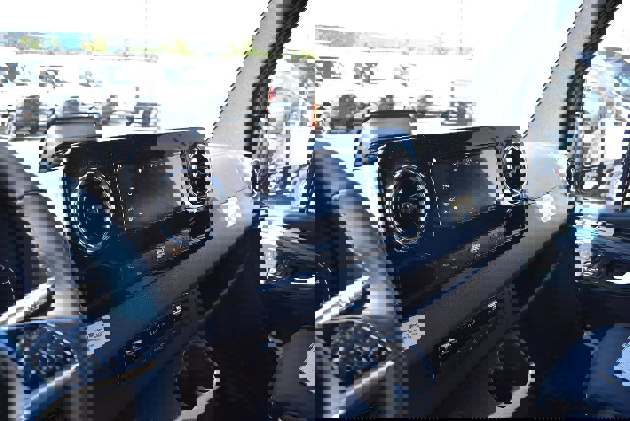 Used 2024 Mercedes-Benz Sprinter 144 Cargo image 15