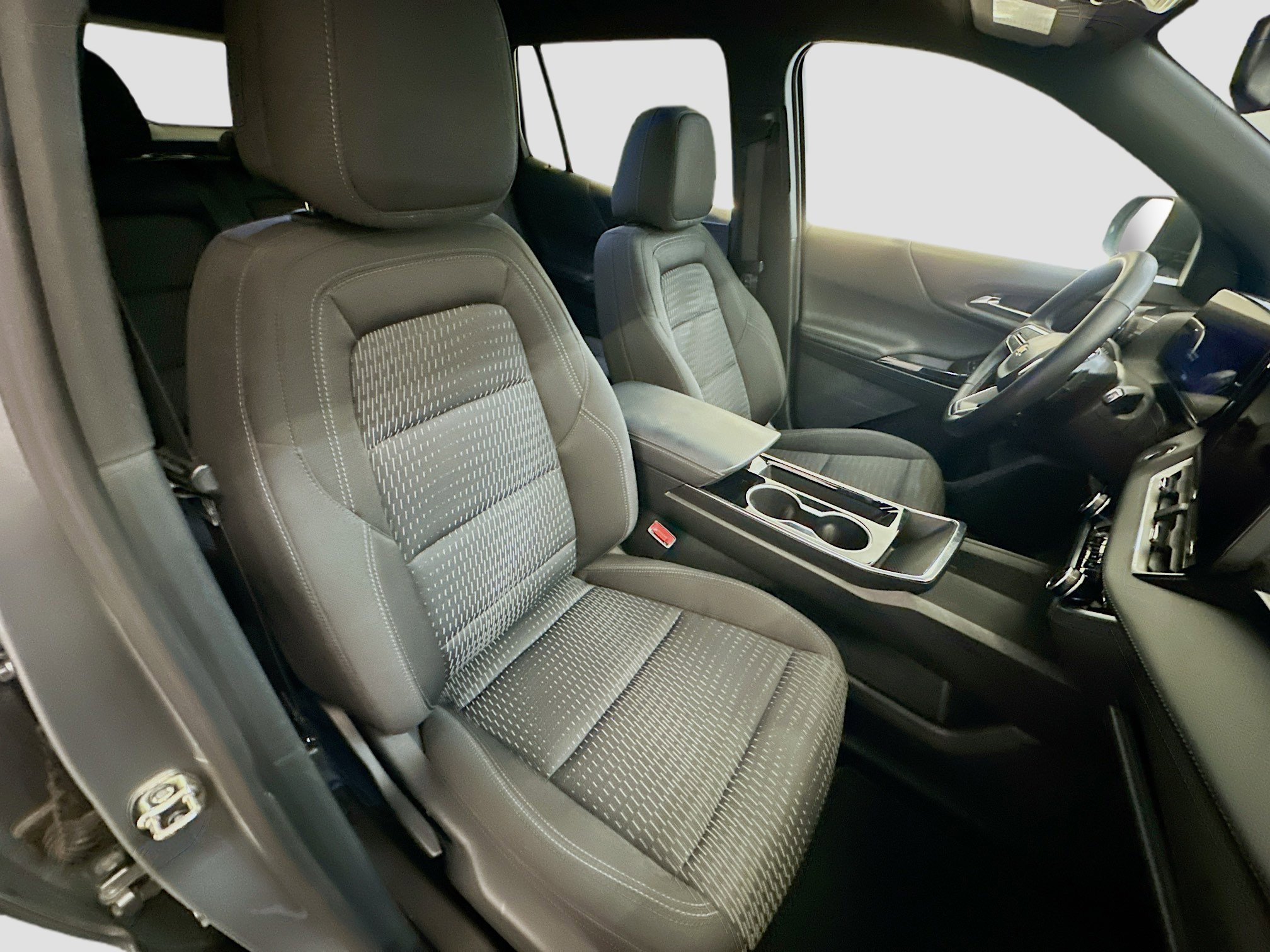 Used 2025 Chevrolet Equinox LT image 32