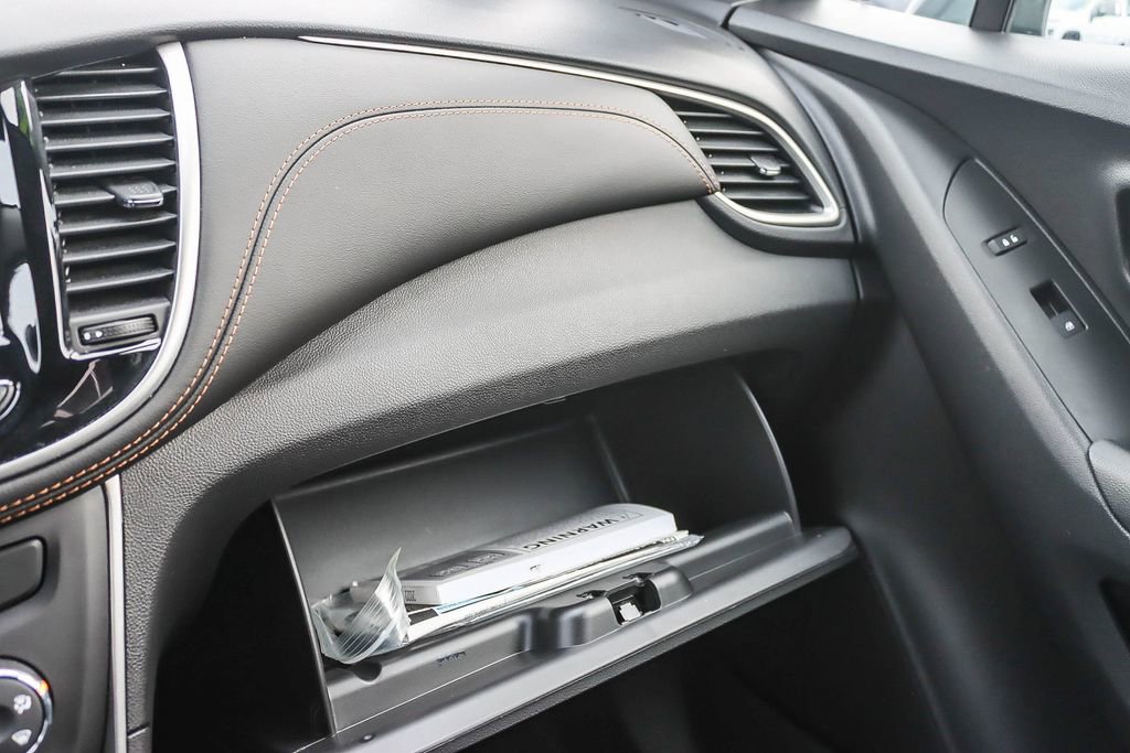 Used 2022 Chevrolet Trax LT w/ LT Convenience Package image 49