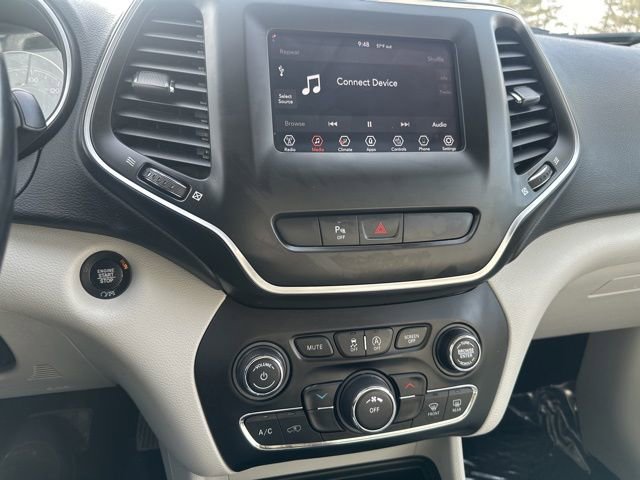 Used 2020 Jeep Cherokee Latitude Plus w/ Cold Weather Group AWD/4WD image 30