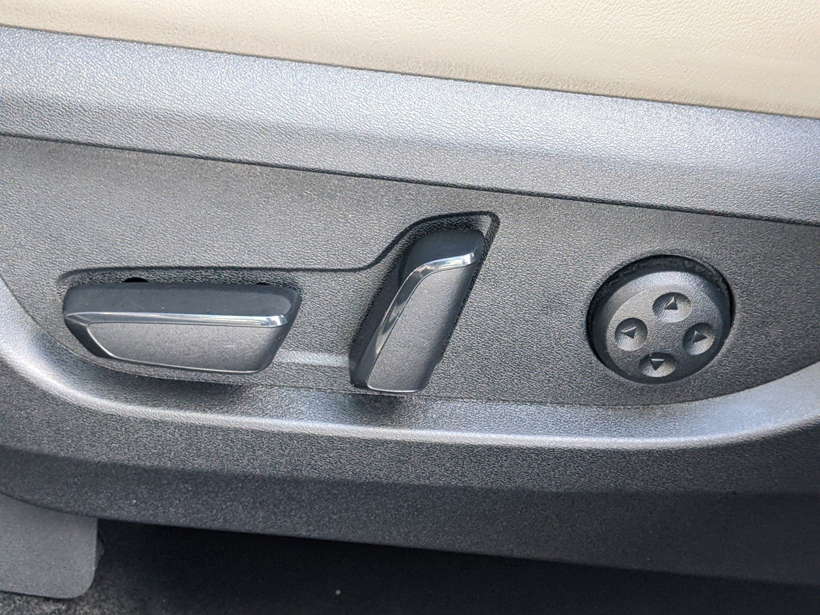 Used 2023 INFINITI QX50 Sensory image 18