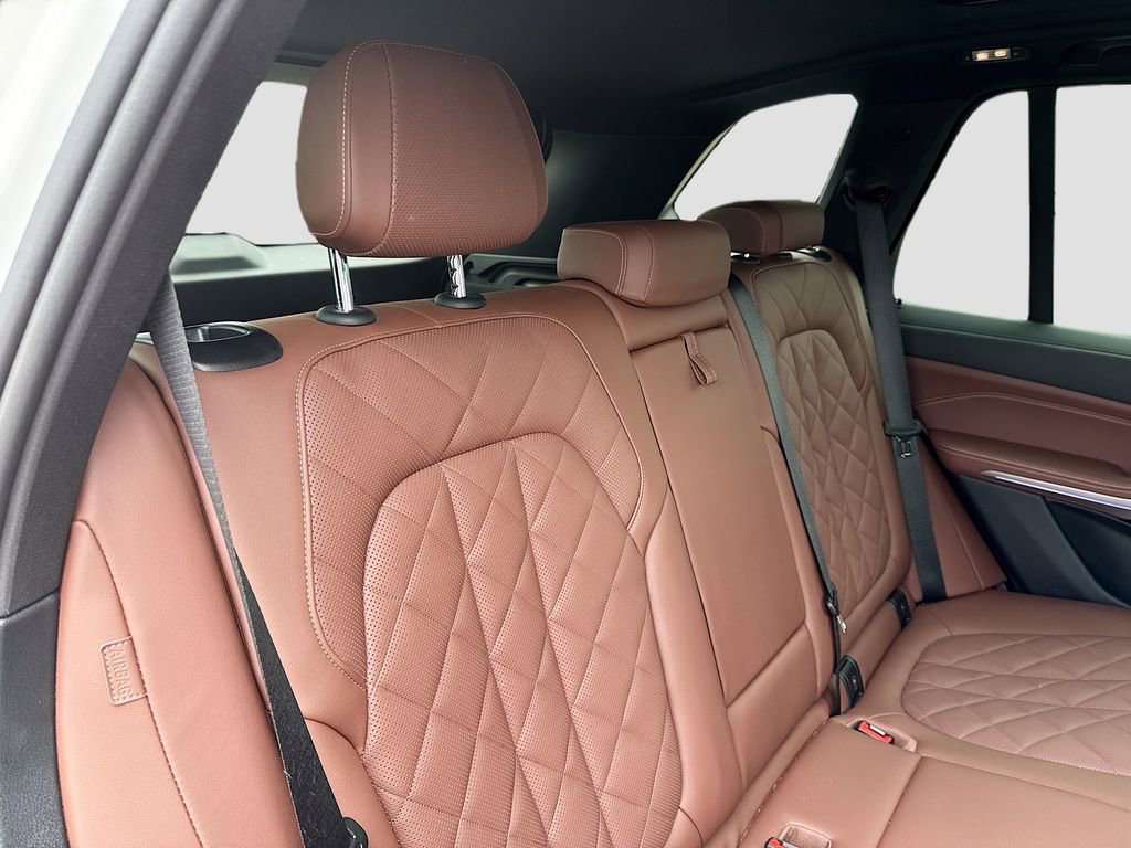 Used 2025 BMW X5 xDrive40i w/ Parking Assistance Package image 24