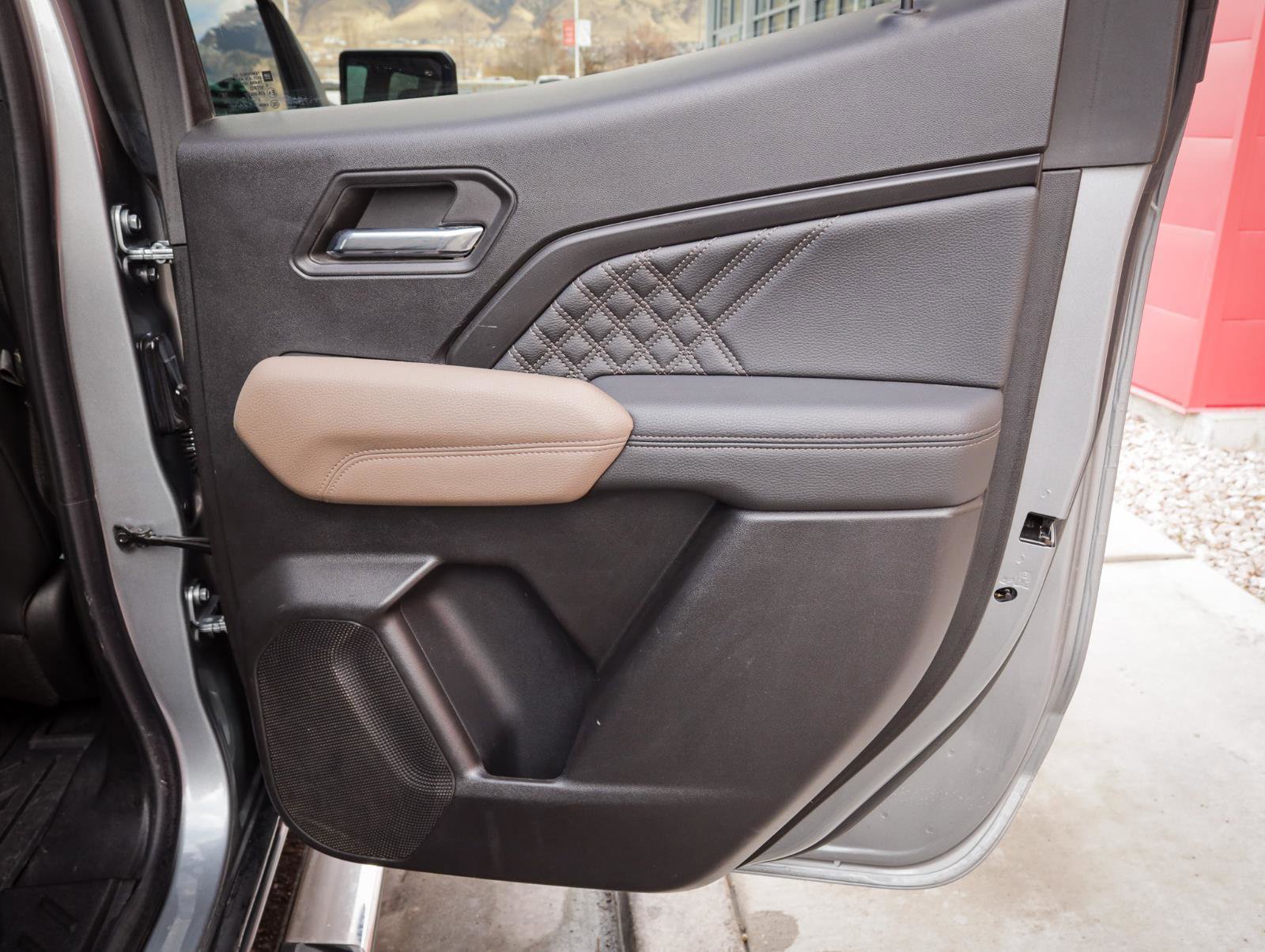 Used 2023 GMC Canyon Denali image 32