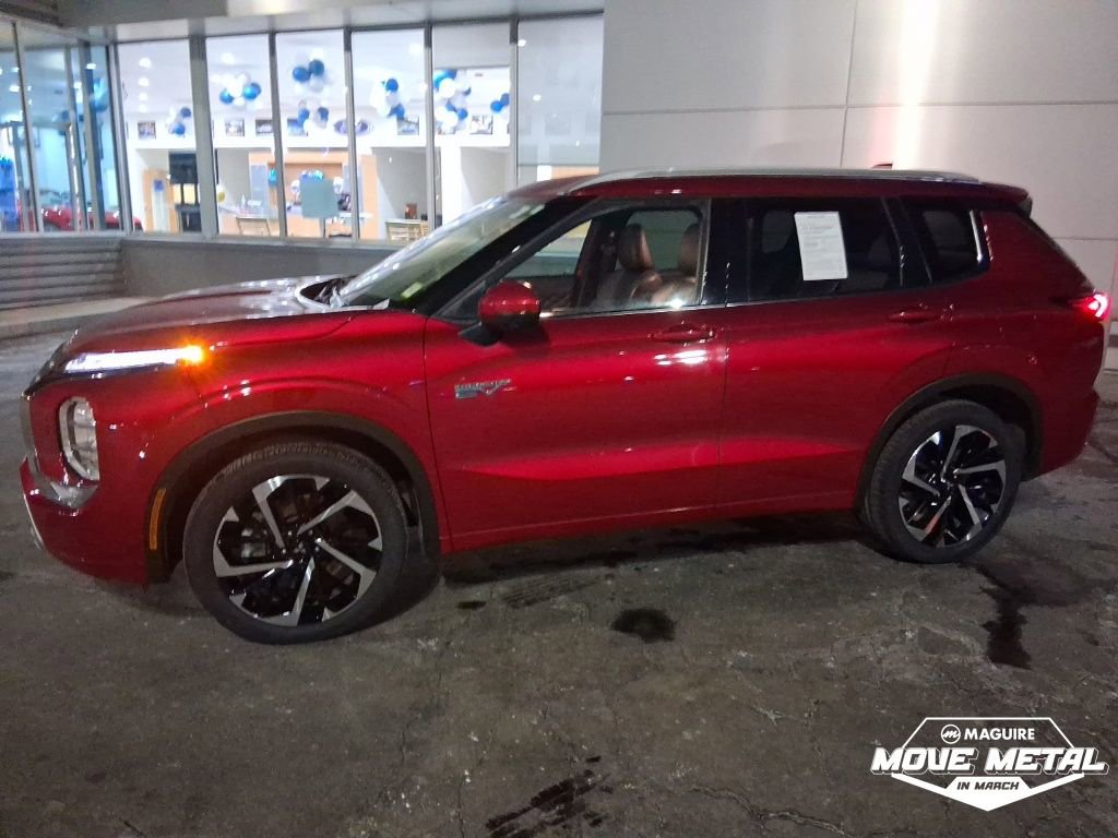 Used 2023 Mitsubishi Outlander SEL 40th Anniversary image 2