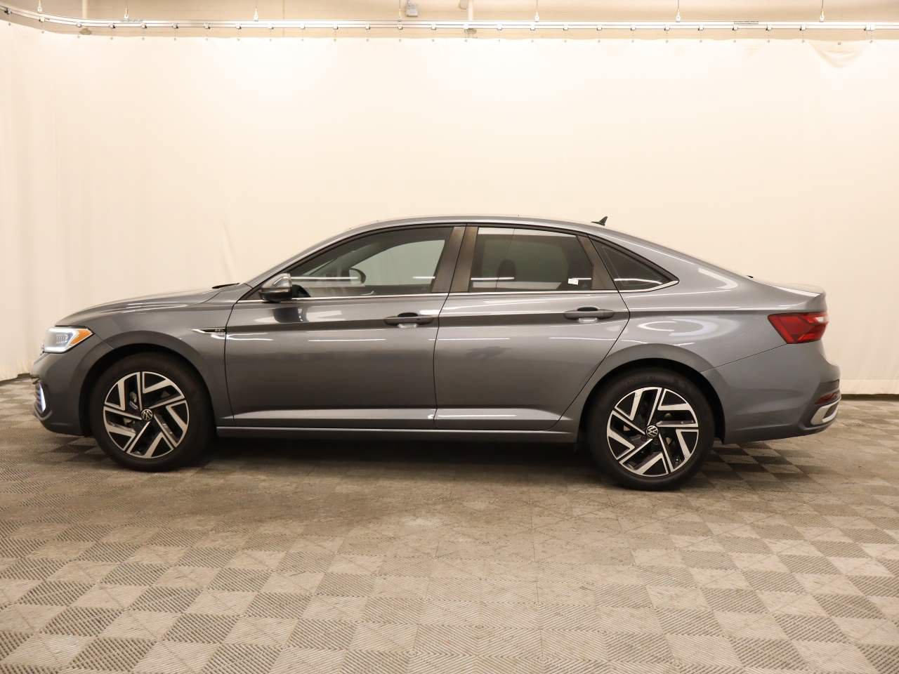 Certified 2022 Volkswagen Jetta SEL FWD image 3