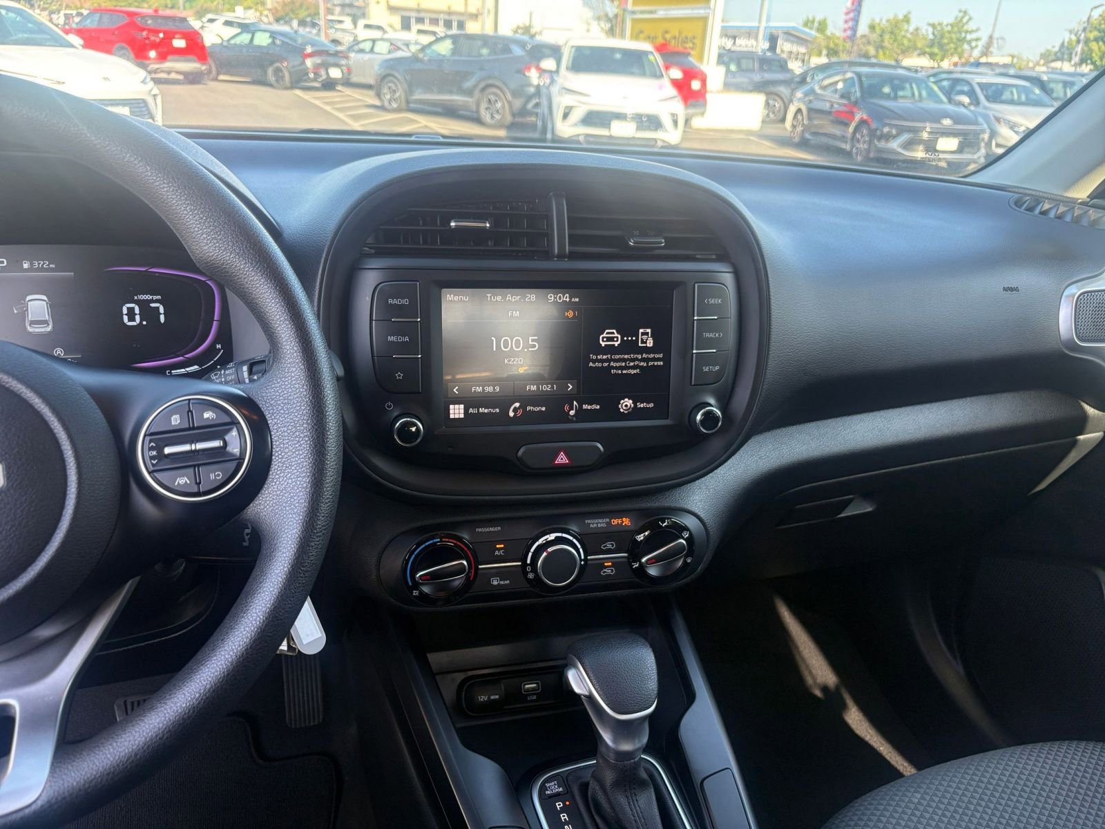 Used 2025 Kia Soul LX w/ LX Technology Package FWD image 17