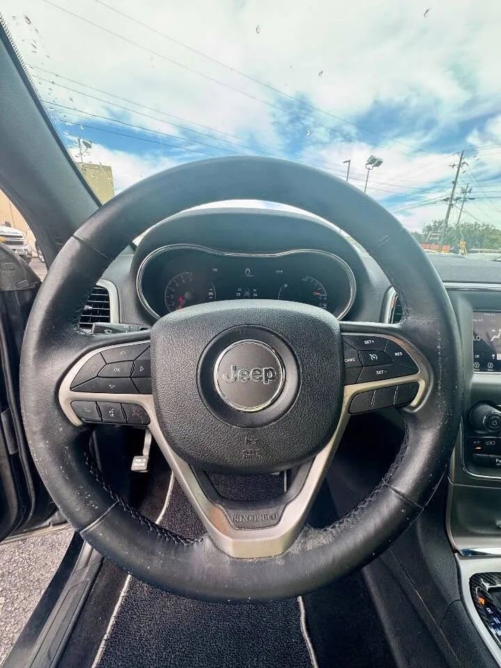Used 2018 Jeep Grand Cherokee Laredo RWD image 11