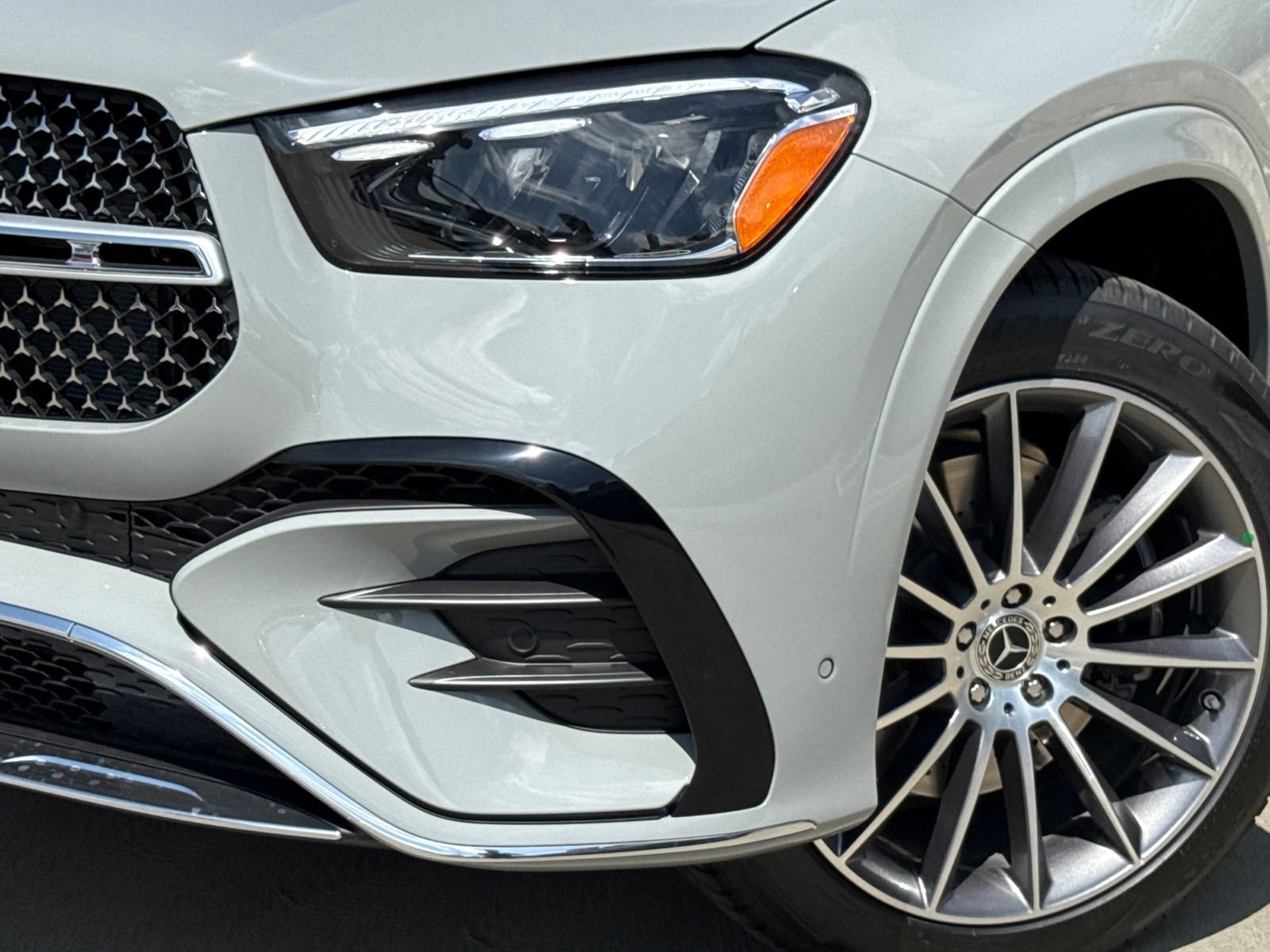 New 2026 Mercedes-Benz GLE 450e 4MATIC image 3