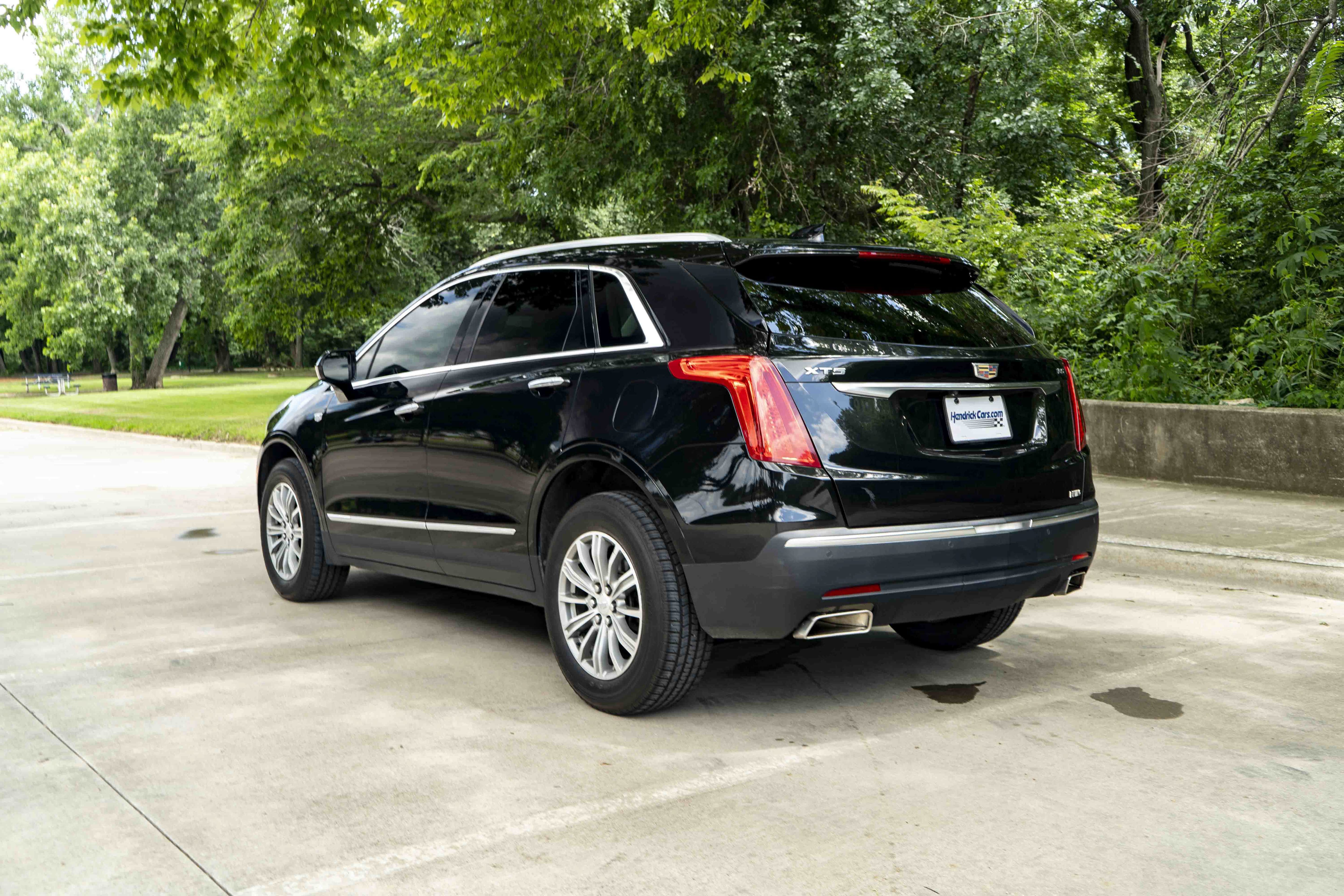 Used 2017 Cadillac XT5 Luxury w/ Driver Awareness Package FWD image 7