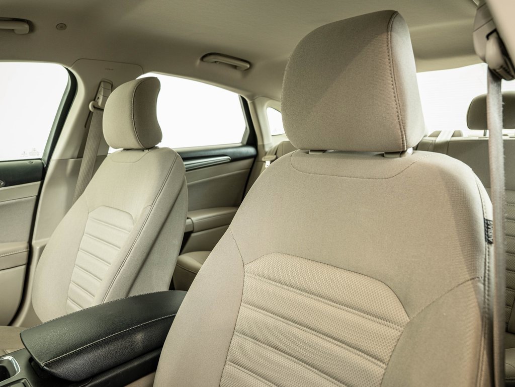 Used 2018 Ford Fusion SE image 30