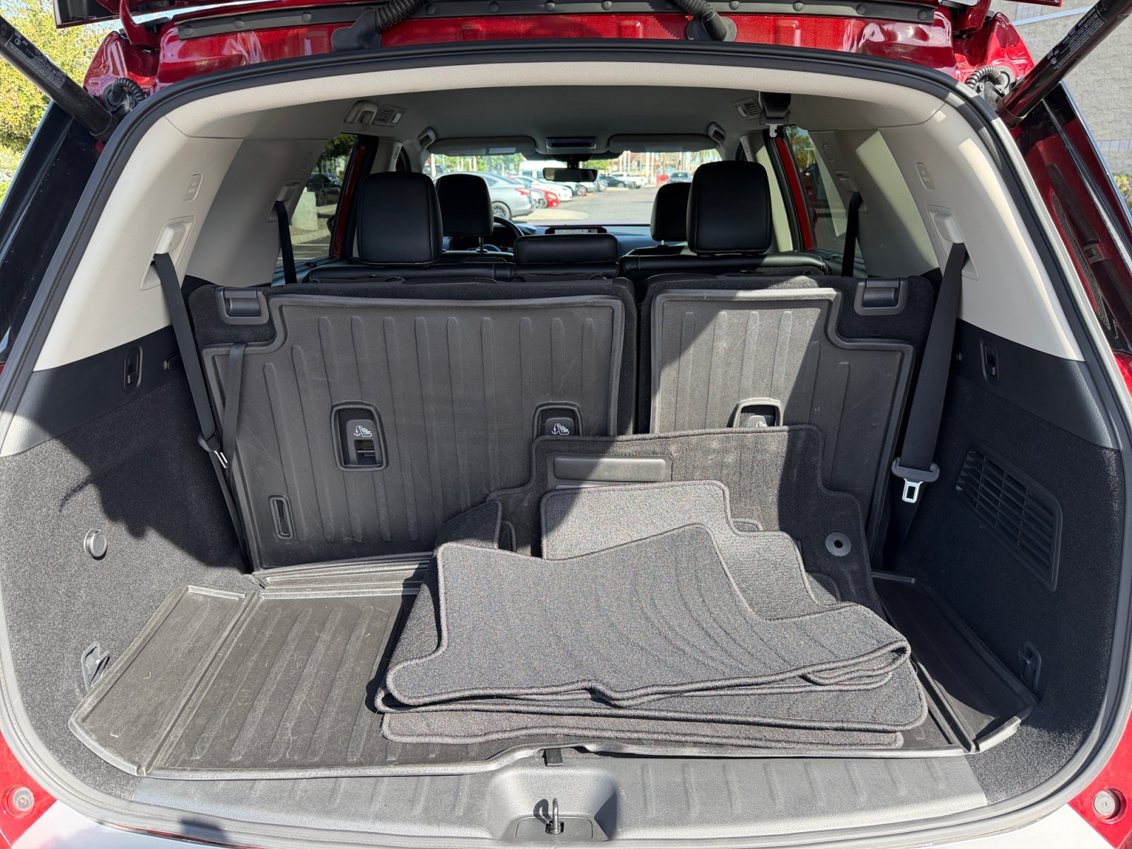 Used 2023 Nissan Pathfinder SL w/ Lighting Package (N92) FWD image 28
