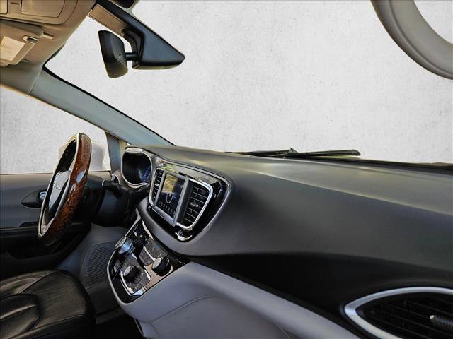 Used 2020 Chrysler Pacifica Touring-L image 23