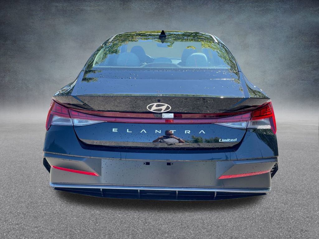 New 2025 Hyundai Elantra Limited image 30