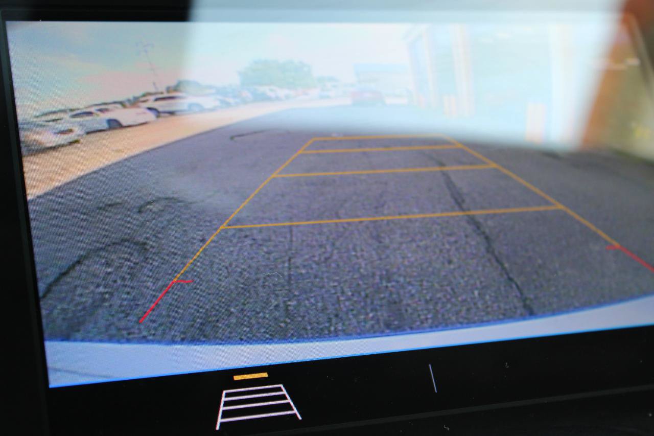 Used 2020 Chevrolet Malibu LT FWD image 32