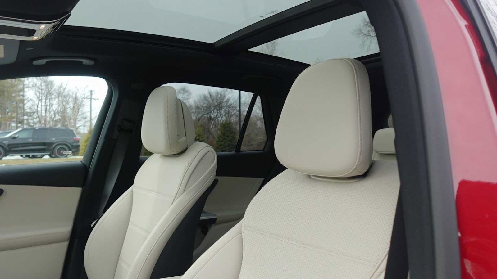 Used 2026 Mercedes-Benz GLC 300 4MATIC image 28