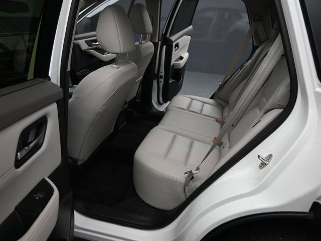 Used 2025 Nissan Rogue SL w/ Tech Package AWD/4WD image 17