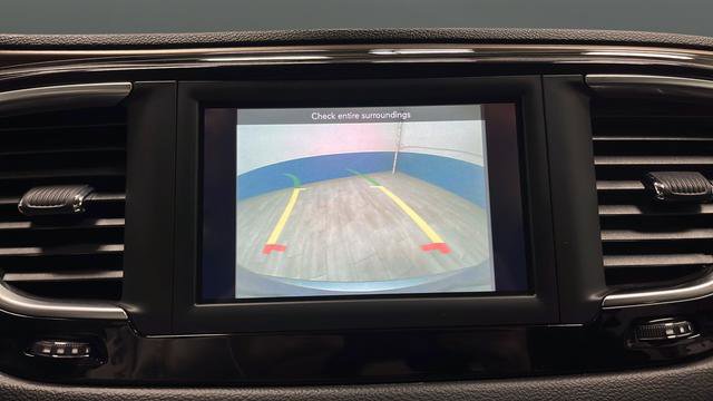 Used 2020 Chrysler Voyager L FWD image 13