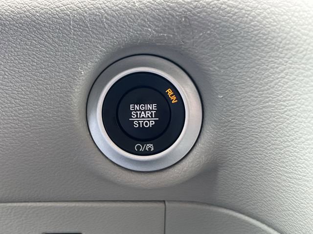 Used 2024 Chrysler Pacifica Touring-L image 17