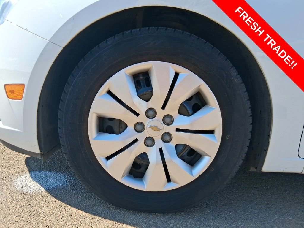 Used 2013 Chevrolet Cruze LS image 9