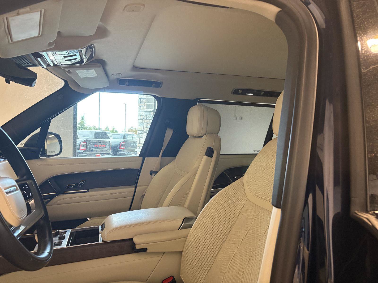Used 2023 Land Rover Range Rover Long Wheelbase SE AWD/4WD image 13