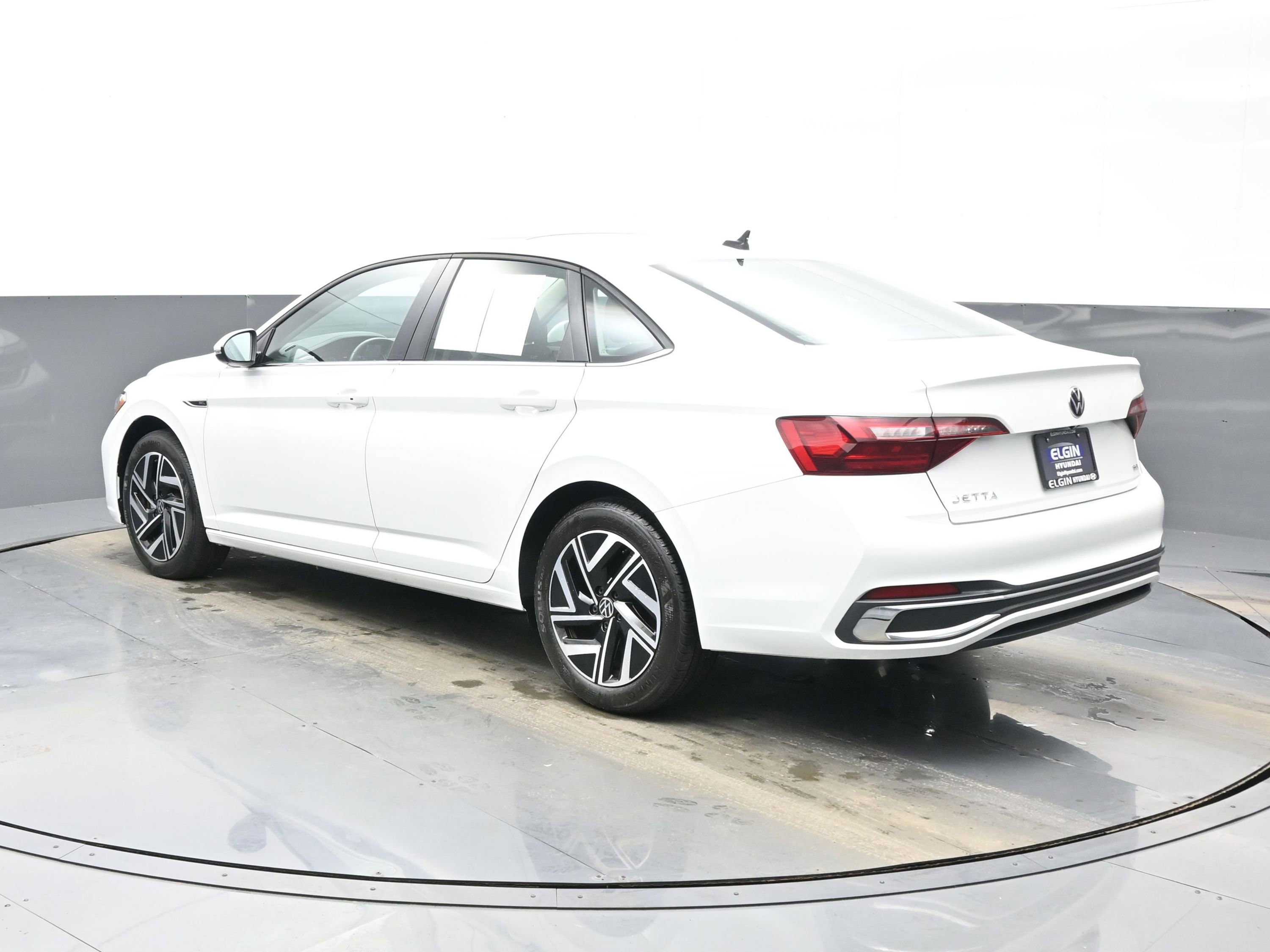 Used 2022 Volkswagen Jetta SEL image 4