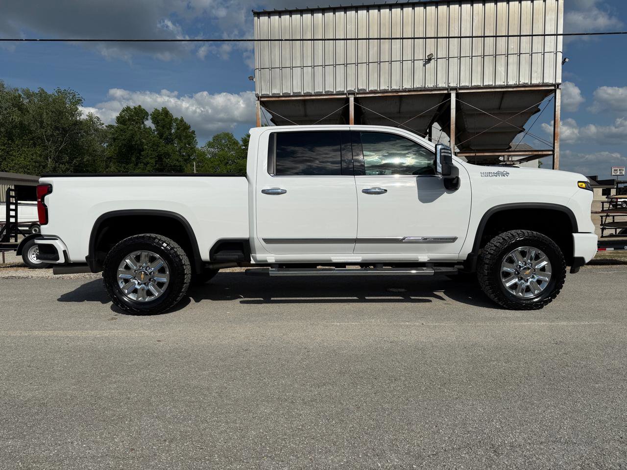 Used 2024 Chevrolet Silverado 2500 High Country w/ Technology Package image 8