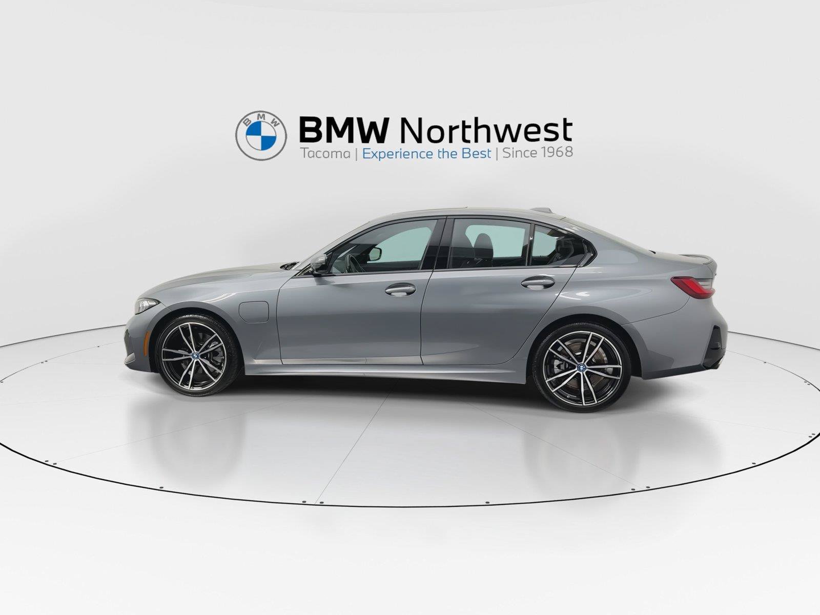 Used 2023 BMW 330e xDrive w/ M Sport Package AWD/4WD image 11