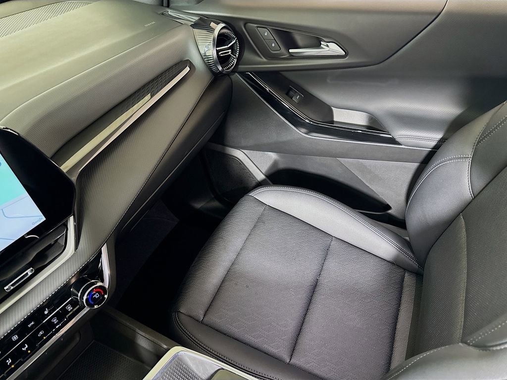 Used 2025 Chevrolet Equinox LT w/ Convenience Package II image 21