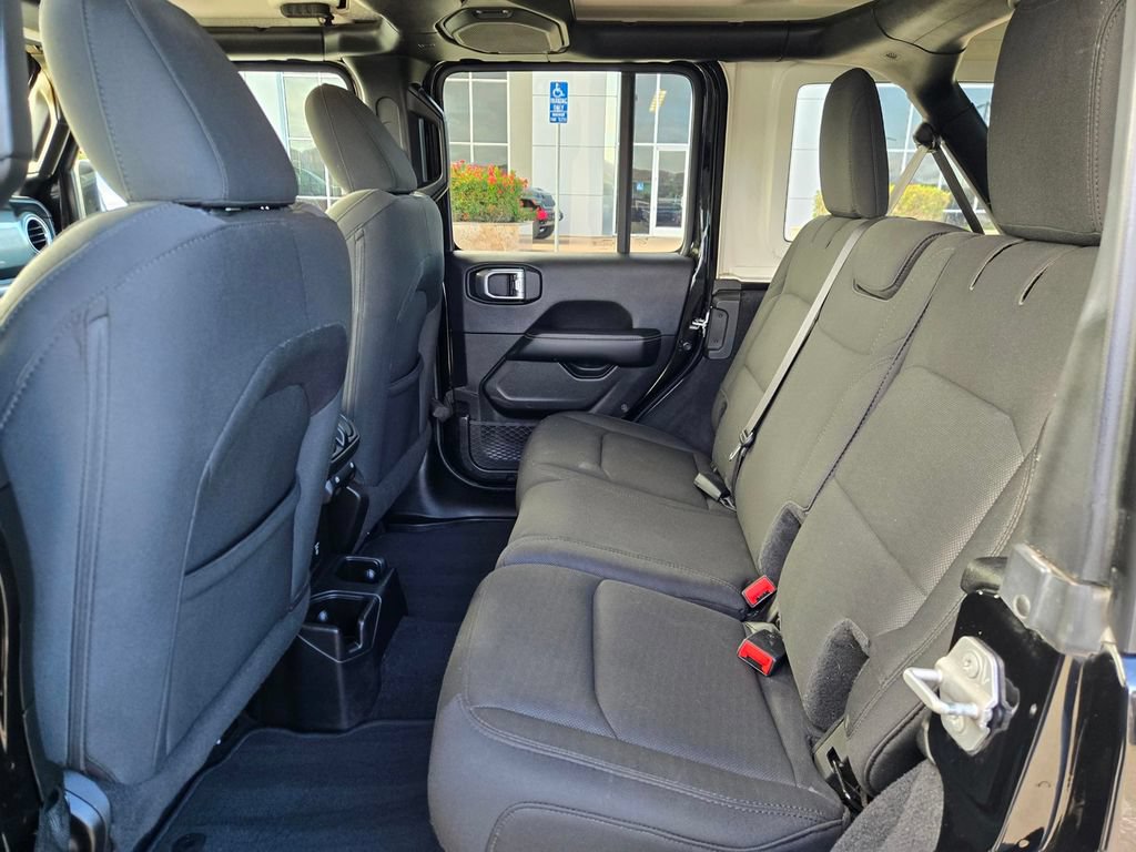 Used 2019 Jeep Wrangler Unlimited Sahara w/ Safety Group AWD/4WD image 10