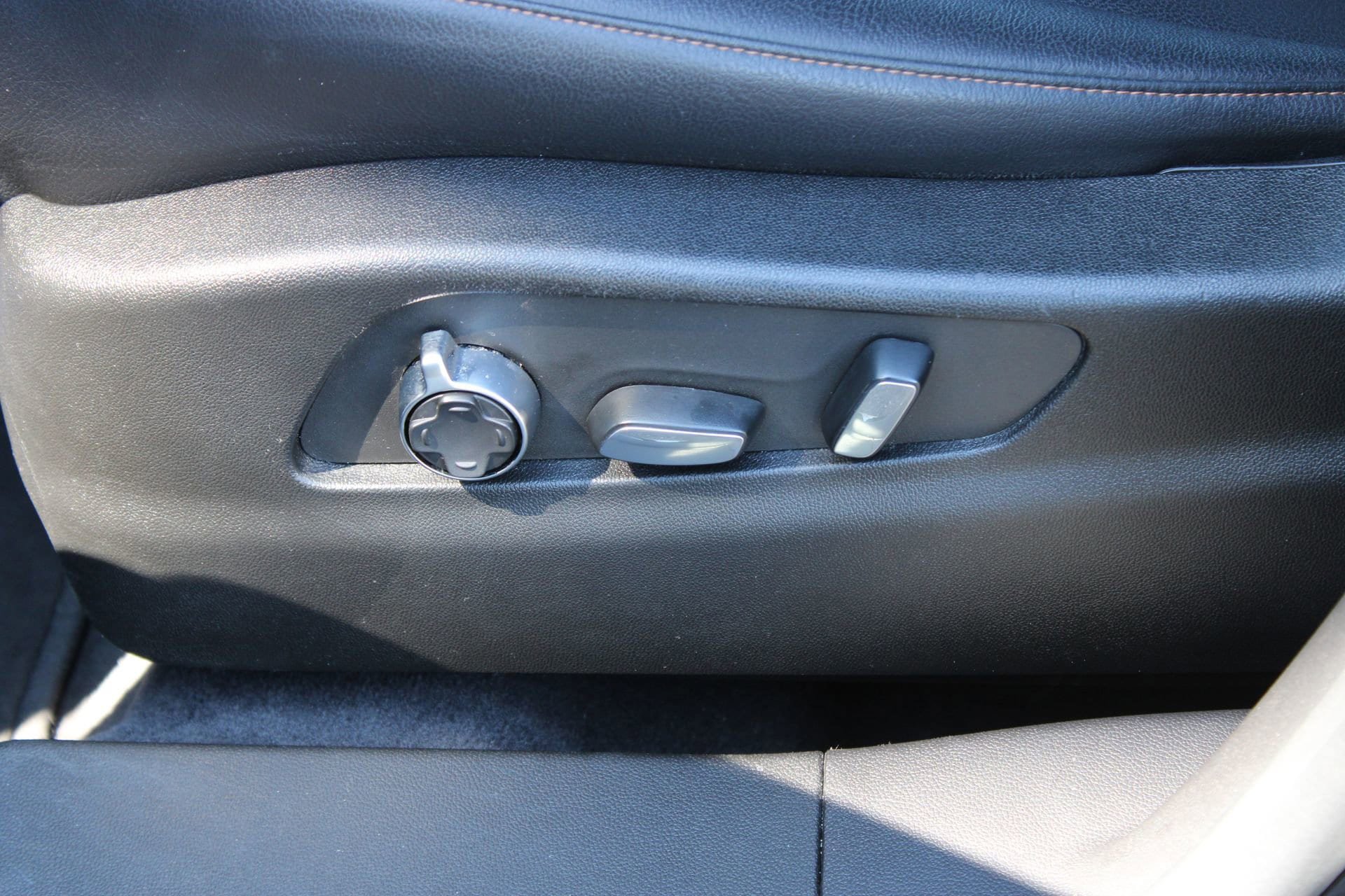 Used 2023 Cadillac XT4 Sport w/ Sun And Sound Package AWD/4WD image 13