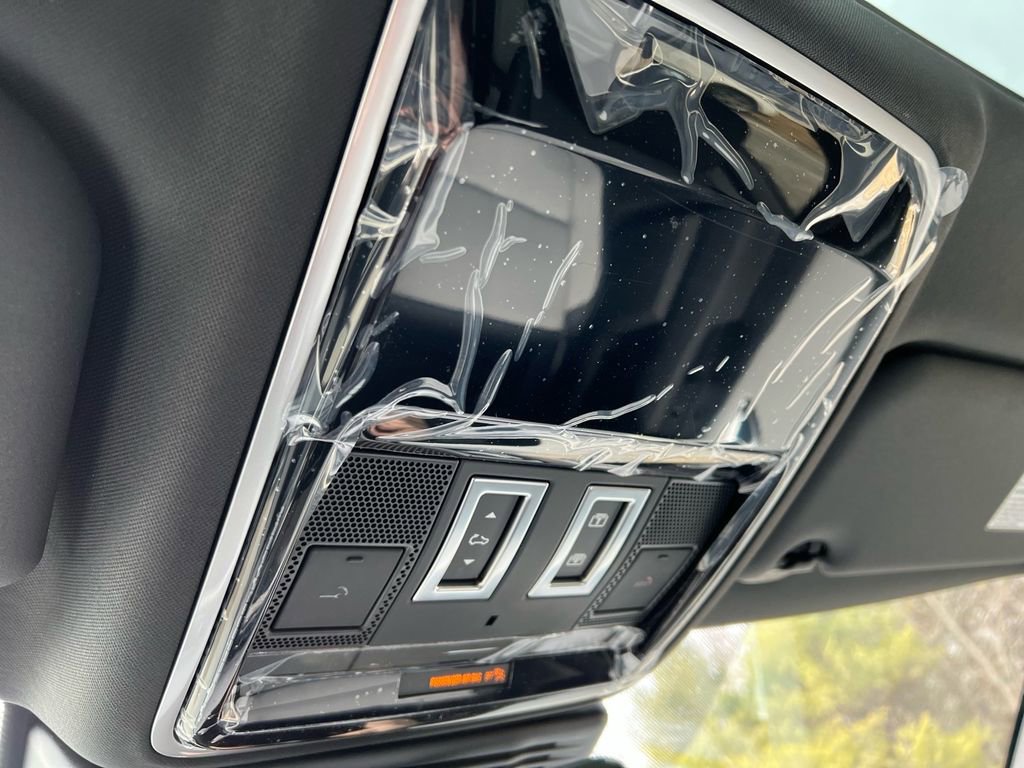 New 2026 Land Rover Range Rover Velar Dynamic SE image 20