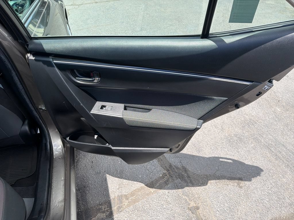 Used 2018 Toyota Corolla LE FWD image 40