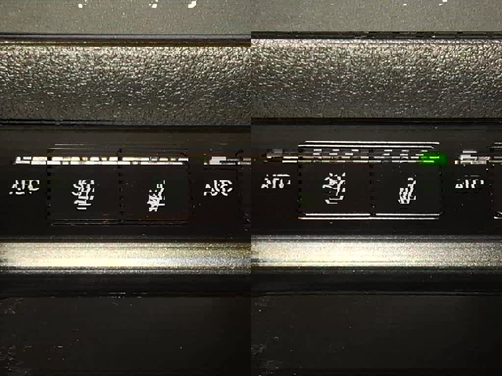 Used 2020 Lexus UX 200 w/ Premium Package image 15