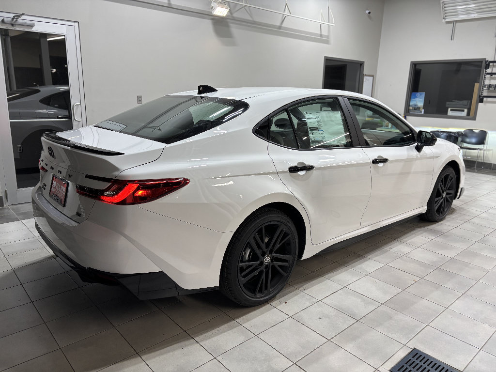 New 2026 Toyota Camry Hybrid FWD image 4