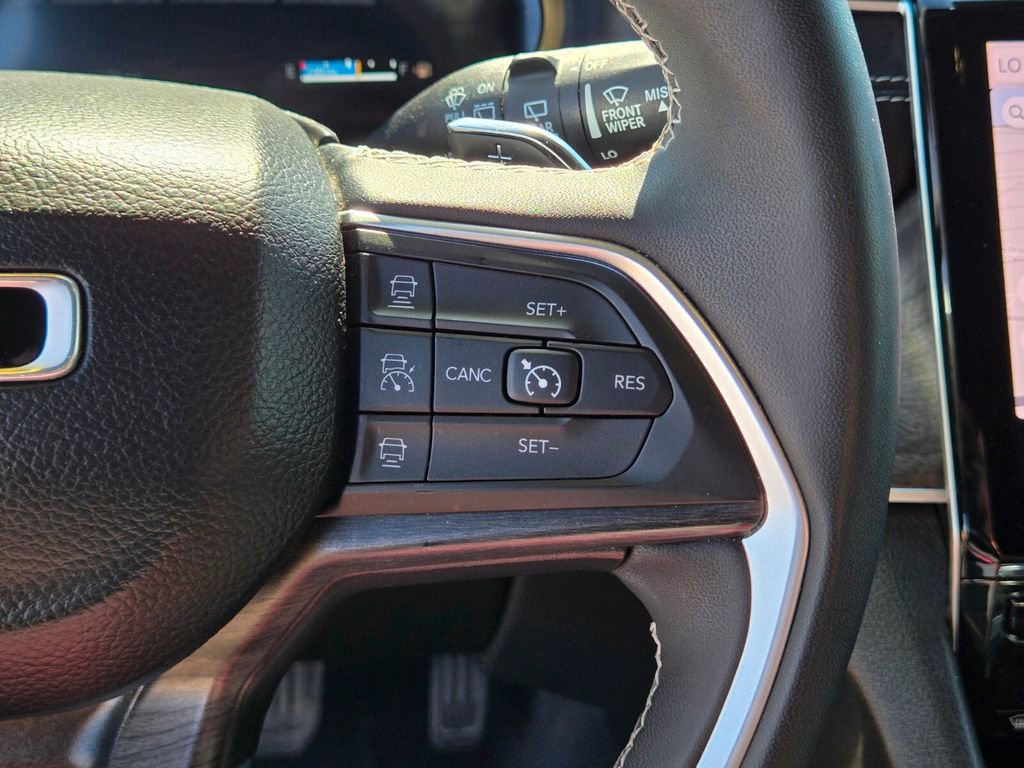 Used 2024 Jeep Grand Cherokee Limited image 18