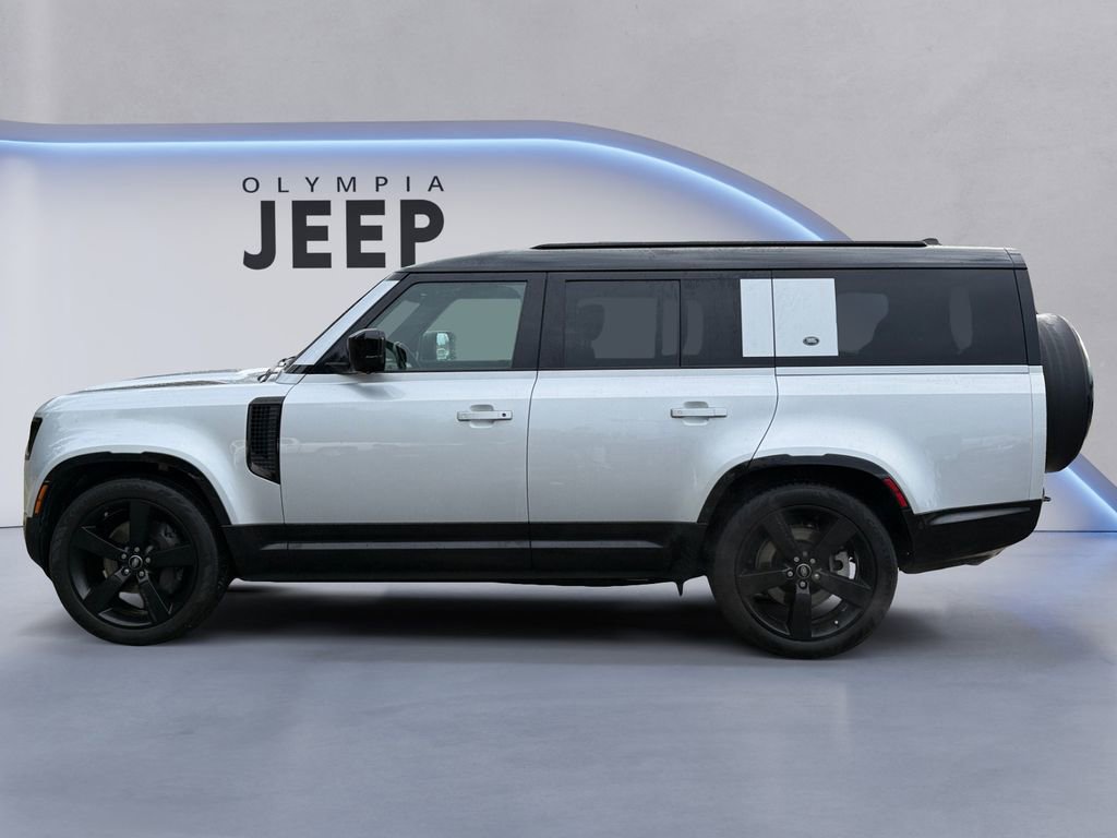 Used 2023 Land Rover Defender 130 X-Dynamic SE image 2