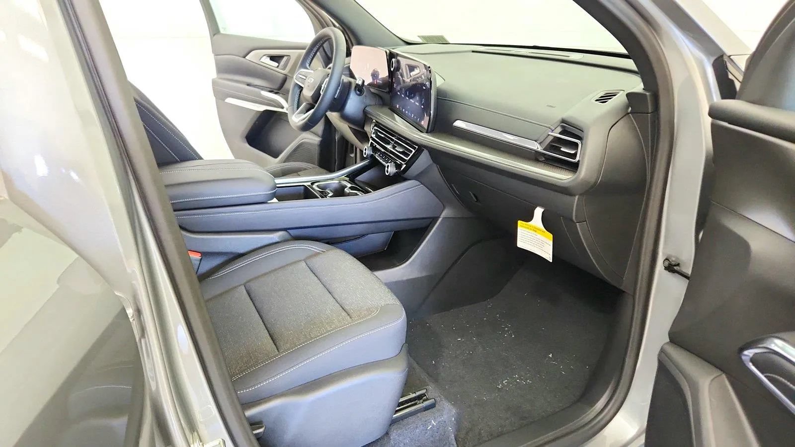 New 2027 Chevrolet Traverse LT w/ Midnight/Sport Edition FWD image 29