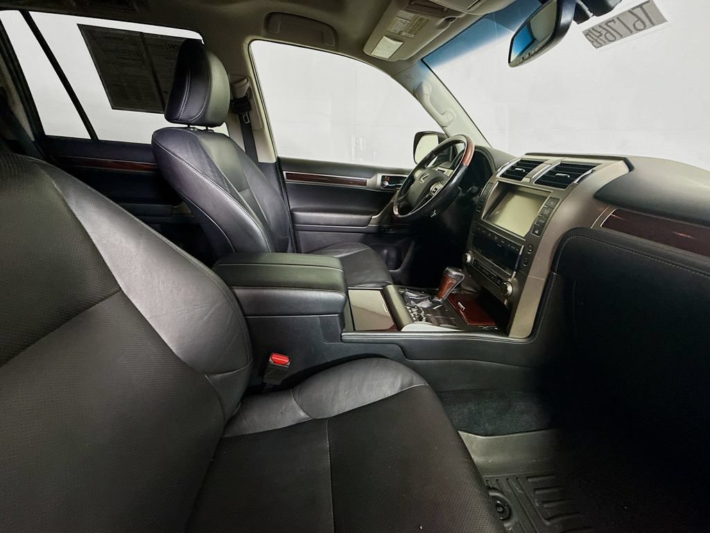 Used 2016 Lexus GX 460 w/ Premium Package AWD/4WD image 29
