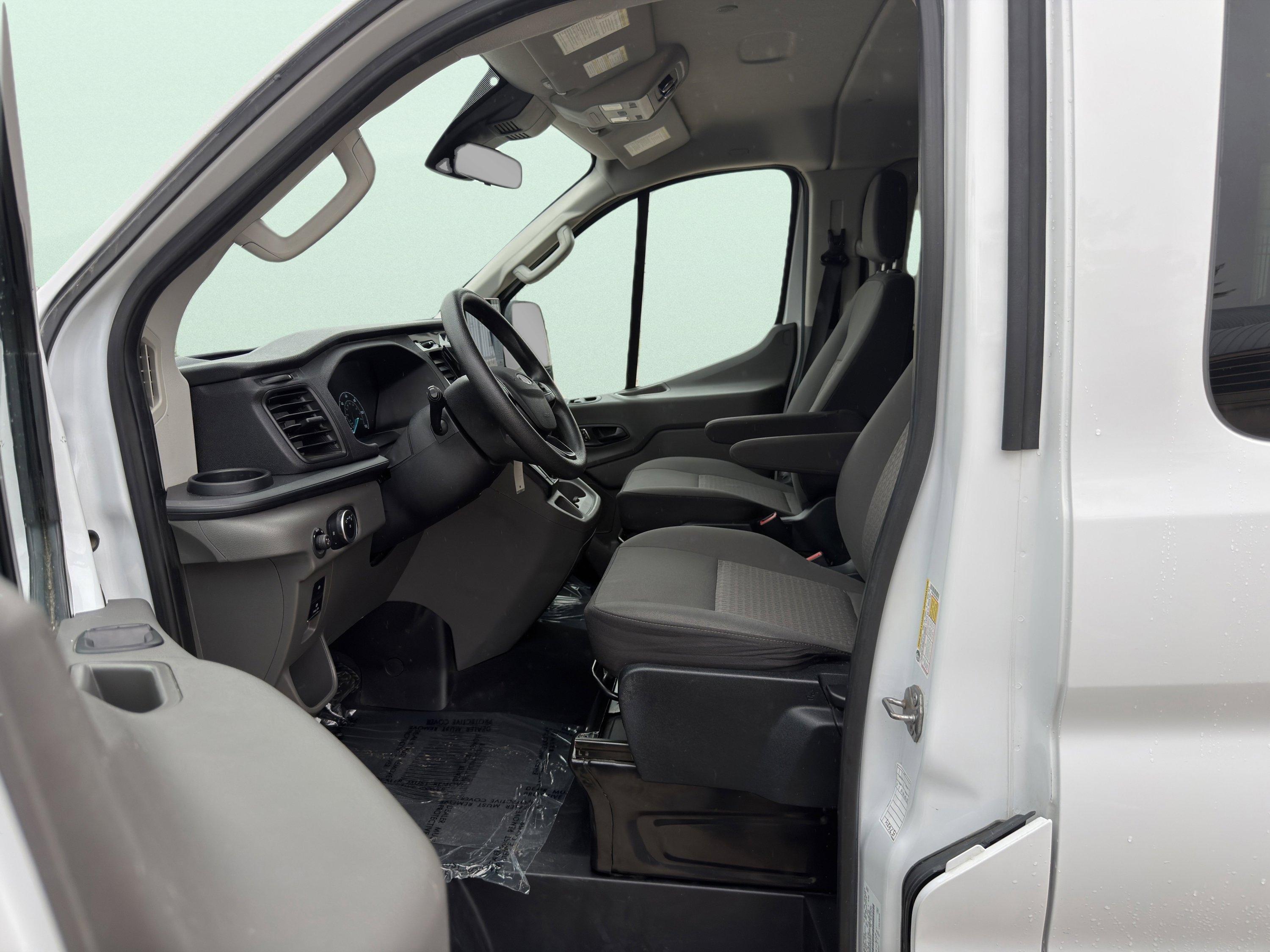 Used 2023 Ford Transit 350 XLT image 13