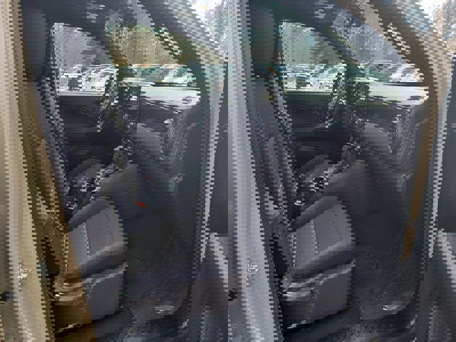 Used 2024 Chevrolet Colorado W/T image 15