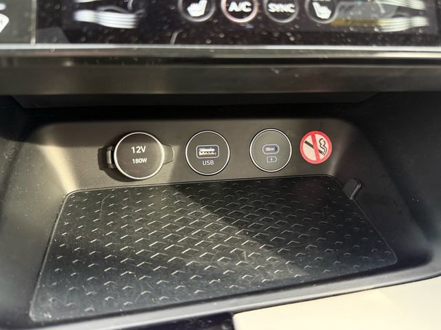 Used 2025 Genesis G70 2.5T image 17