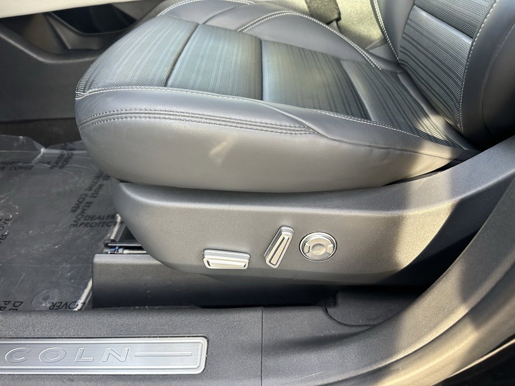 Used 2024 Lincoln Nautilus Premier image 12