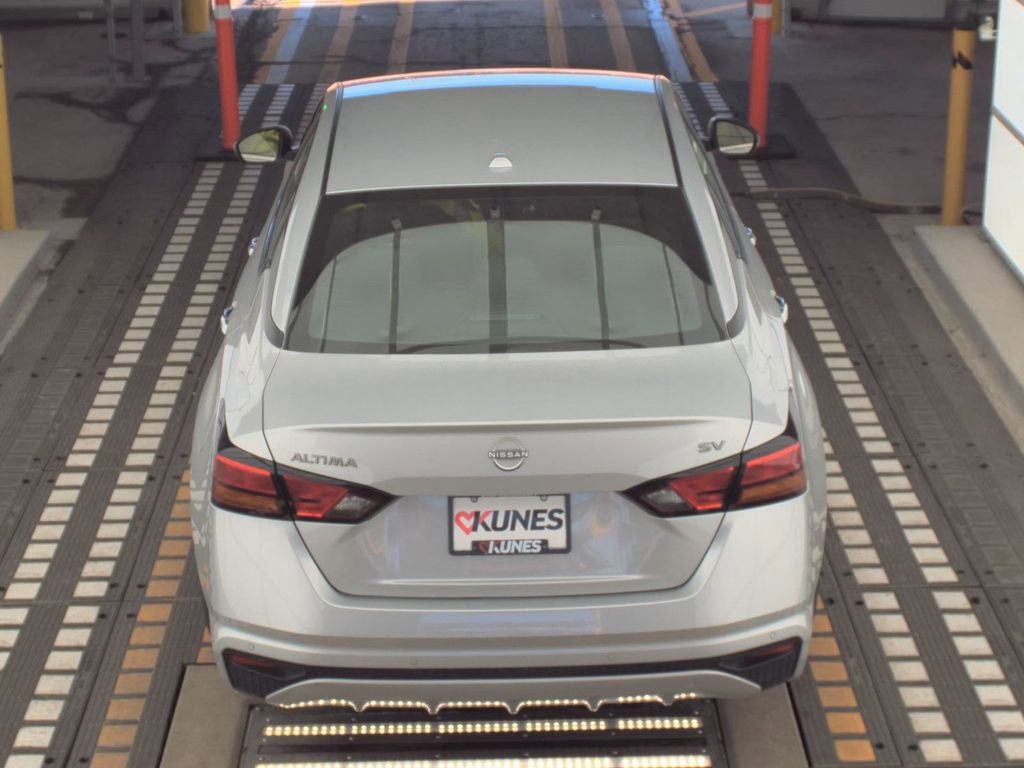 Used 2024 Nissan Altima 2.5 SV image 7