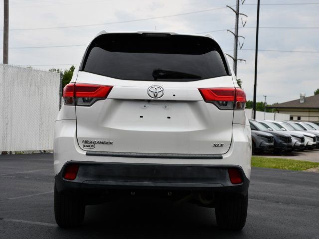 Used 2019 Toyota Highlander XLE FWD image 6